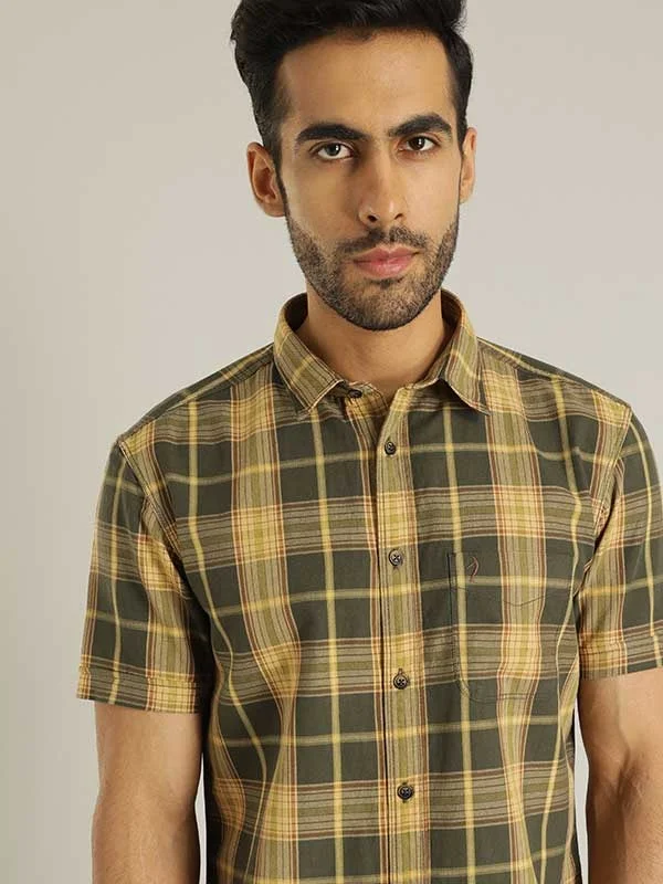 Men Checked Half Sleeve Cotton Shirt